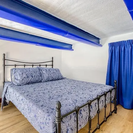 Stylish Loft With Maltese Balcony, 2 Min To Seafront Lejlighed Sliema
