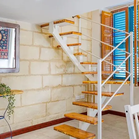 Stylish Loft With Maltese Balcony, 2 Min To Seafront Sliema