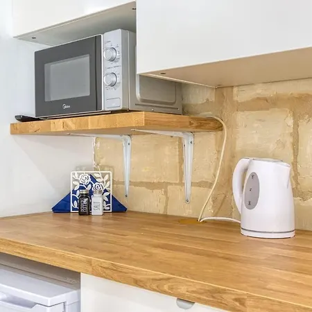 Stylish Loft With Maltese Balcony, 2 Min To Seafront Sliema