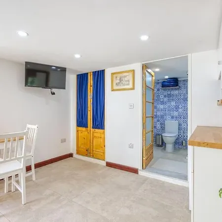 Stylish Loft With Maltese Balcony, 2 Min To Seafront