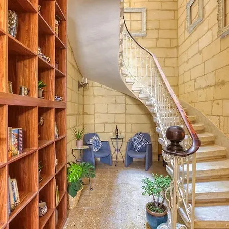 Lejlighed Stylish Loft With Maltese Balcony, 2 Min To Seafront Sliema