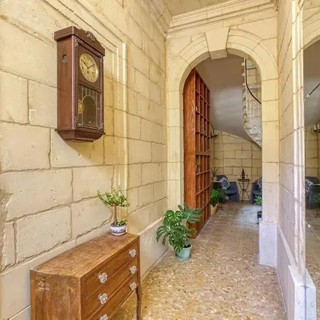 Lejlighed Stylish Loft With Maltese Balcony, 2 Min To Seafront *