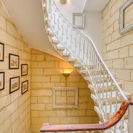 Stylish Loft With Maltese Balcony, 2 Min To Seafront * Sliema
