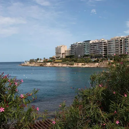 Stylish Loft With Maltese Balcony, 2 Min To Seafront * Sliema