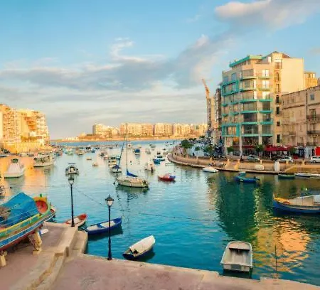Stylish Loft With Maltese Balcony, 2 Min To Seafront Sliema