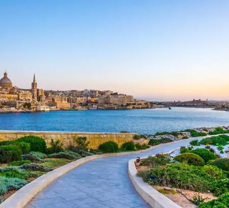 Stylish Loft With Maltese Balcony, 2 Min To Seafront * Sliema