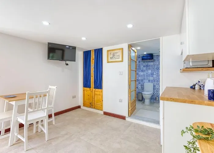 Twentyseven 1bed Steps From Front