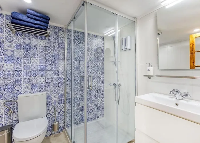 Twentyseven 1bed Steps From Front Apartment *